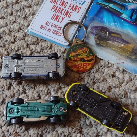 Matchbox/ Hot wheels/NASCAR Lot - Picture 3 of 5
